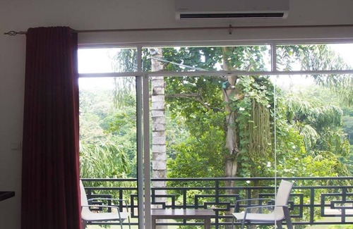 Tennekumbura Hotel | Kandy Rivers Edge Nature Resort