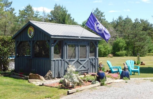 North Grenville House | Kanien'kehá:ka Roundhouse - Unique Cordwood Home - A Nature Lovers' Retreat