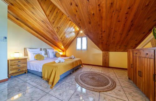 Etang Sale Les Bains Apartment | Kaz Latania