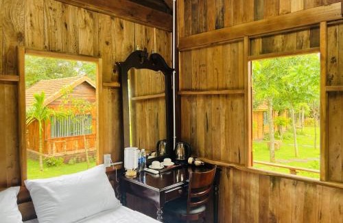 Chau Duc Cabin | Khu Nghỉ dưỡng Sinh thái Nhà Lụa Retreat