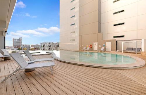Darwin City Centre Apartment | King Balcony Studio at Resort Style Darwin Stay