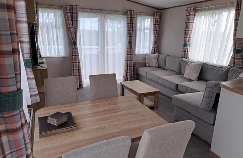 Grampound House | Kingfisher 33 sleeps - 6 persons private hot tub-Tranquil holiday away from it all yet not far from St Austell- The Holiday Home has three bedrooms, living and dining area, equipped kitchen-decking-outdoor furniture-fishing lakes-pet friendly