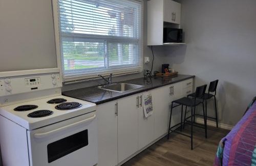 Cobourg Hotel | Knights Inn Cobourg