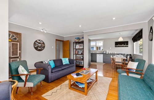 Ruakaka Cottage | Kulukulu - Ruakaka Holiday Home