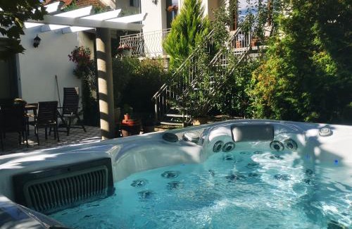 15th District Apartment | Kúria apartman with private jacuzzi and pool