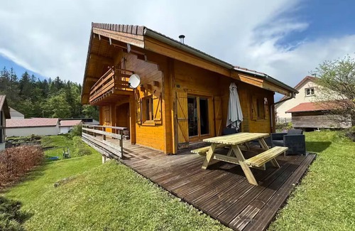 Premanon Ski Chalet | L'écrin des Epicèas chalet sleeps 9