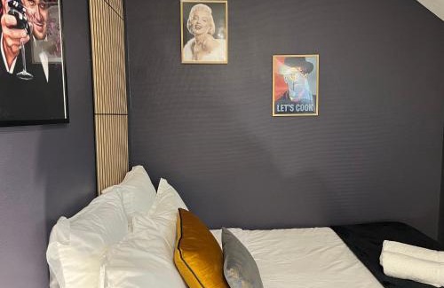Evreux Apartment | L'icône du cinéma - Studio cosy - Gare - Centre-ville Evreux - Wifi