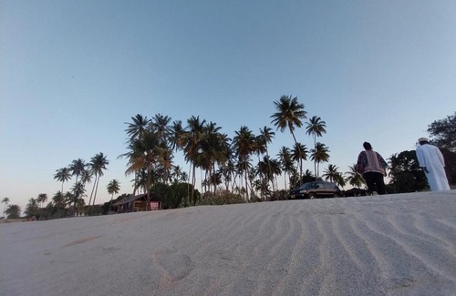 Dar es Salaam Bed & Breakfast | L&J Modern Backpackers Kigamboni Beach House