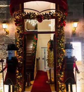 Gythio Hotel | L Suites The Writer's House