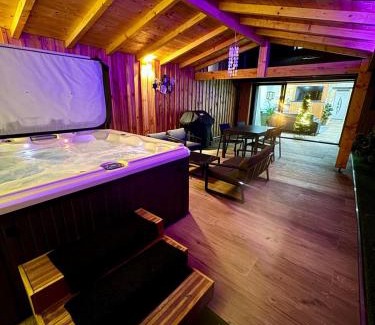 La Celle-sous-Gouzon Villa | La Bulle Médocaine villa design avec jaccuzy privé