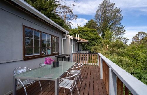 Upwey House | La Cachette in Upwey 3BR Retreat with Mountain Views