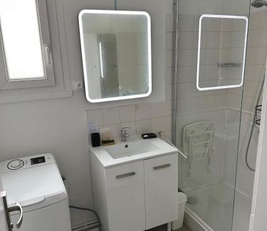 Monplaisir Apartment | La Casa Jungle, 3 bedrooms, Angers