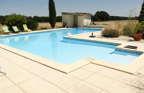 Lorignac Cottage | La Galerie 8 Sleeps 2 bathrooms air conditioner Wifi parking heated Summer pool