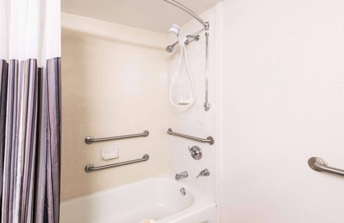 Downtown San Antonio Hotel | La Quinta Inn & Suites by Wyndham San Antonio Riverwalk