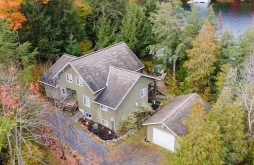 Muskoka Lakes Cottage | Lake Rosseau, Muskoka Waterfront 6bedroom. Large wrap around deck.