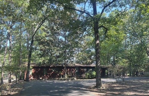 Mount Ida House | Lake side three bedroom, two bath house on Lake Ouachita with private hot tub. by RedAwning