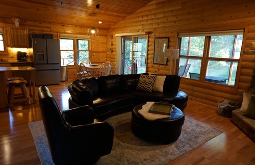 Necedah House | Lakefront House with Amazing Sun Room and Jacuzzi!