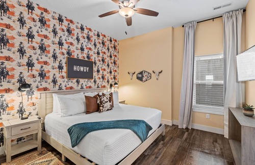 Hollister Cabin | Lakeside Escape Hot Tub | Fire Pit | Bowling Alley | Game Room | HGTV Design