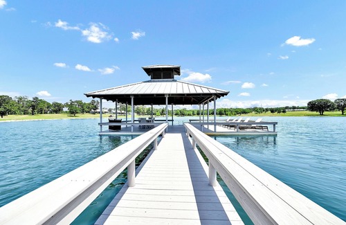 Athens House | Lakeside Ranch Cabin, Trails, Firepit & Fall Views