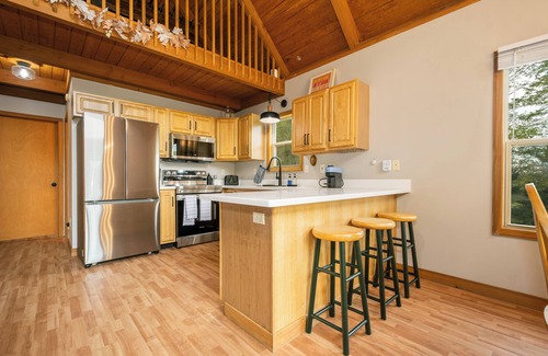 Thayerville Ski Chalet | Lakeview Chalet in Deep Creek Lake + Hot Tub