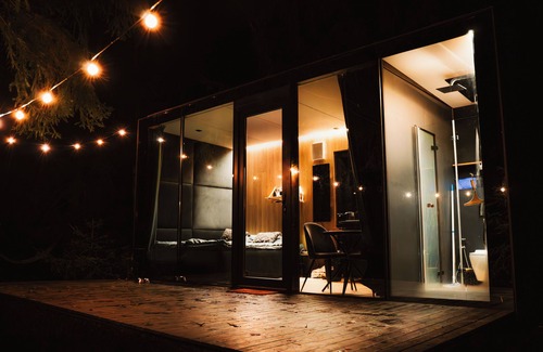 Hazlov Cabin | LakeWood. Hidden Mirror Retreat in wild Forest. Premium-designed cabin whit WiFi