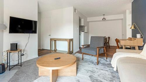 Windsor Park Apartment | Landing at Mueller Flats - Austin