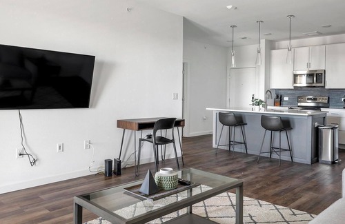 Austin Apartment | Landing | Beautiful 1BD, Clubhouse, Pool