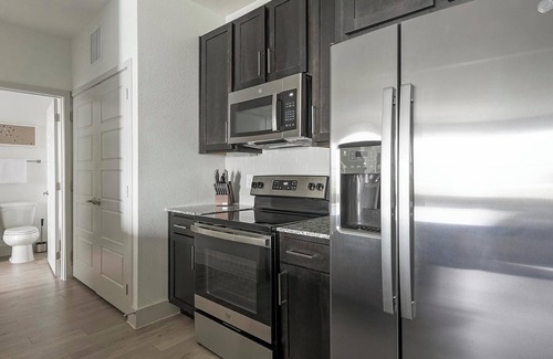 Austin Apartment | Landing | Beautiful 1BD, Gym, Pool