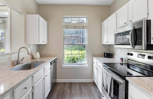 Molalla Apartment | Landing | Beautiful 2BD, Pool, Clubhouse