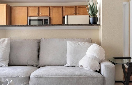 Sweetbriar Apartment | Landing | Incredible 1BD, Pool, Gym