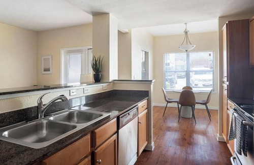 Sweetbriar Apartment | Landing | Incredible 1BD, Pool, Gym