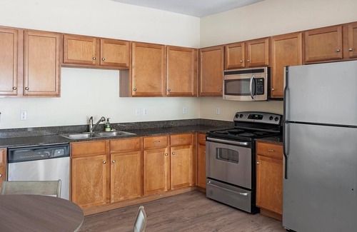 Sweetbriar Apartment | Landing | Incredible 2BD, Gym, Courtyard