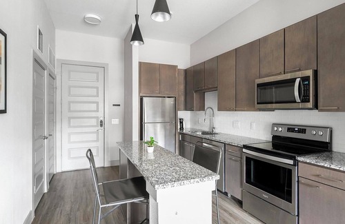 Montopolis Apartment | Landing | Stunning 1BD, Pool, Courtyard