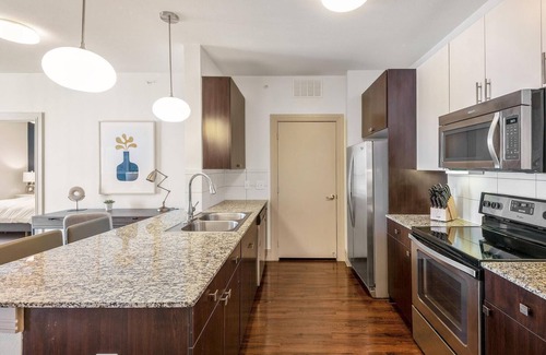 Lockhart Apartment | Landing | Stylish 2BD, Gym, Clubhouse