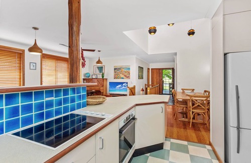 Forster House | Lanterns - Pet Friendly - Your home by the beach