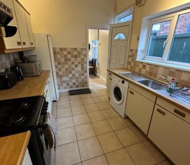 Boston House | Large 6 Bedroom House In The Centre with lots of road parking