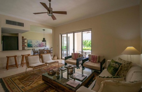 Punta Cana Apartment | Large fully-equiped golf-front apartment with jacuzzi in luxury beach resort