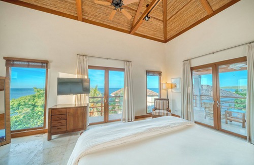 Pristine Bay Resort | Las Verandas Hotel & Villas