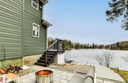 Deposit House | Lazy Lake House. A Superior 3-bedroom Catskills Waterfront Retreat.