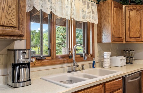 Greer Cabin | Lazy Trout Fishing Lodge