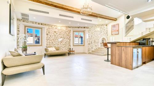 Antibes City Centre Apartment | Le Palais Aubernon