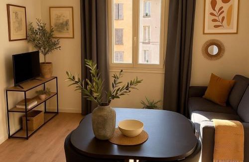 Aix-en-Provence Historic Centre Apartment | le petit cardeur