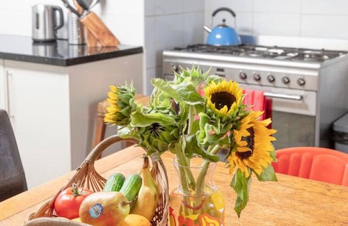 Fairfield House | Leafy Lodge @ Art House