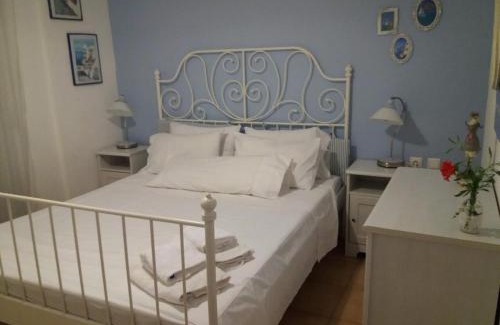 Parga House | LEMONELIA, one big,4-5 people and one small apartment ,2-3 people