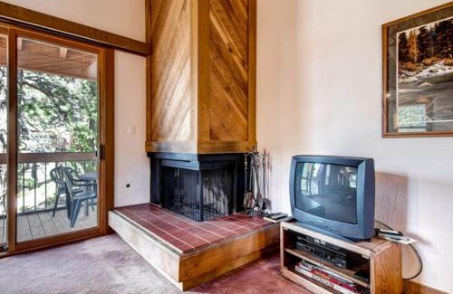 Truckee Apartment | Less Than 1 Mile to Northstar Resort Getaway with Balconies