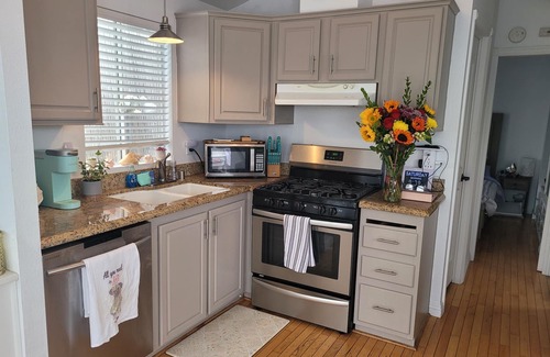 Leucadia Cottage | Leucadia Charming Beach Cottage 2 blocks to beach. Private yard & outdoor shower