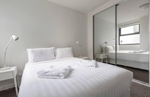 Hawthorn Apartment | Light-filled Stylish Living in Diverse Hawthorn