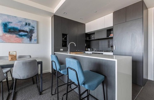 Hawthorn Apartment | Light-filled Stylish Living in Diverse Hawthorn