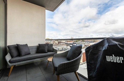 Hawthorn Apartment | Light-filled Stylish Living in Diverse Hawthorn