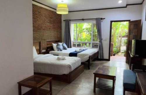 Sangkat Sla Kram Hotel | Lika's Family Pool Villa